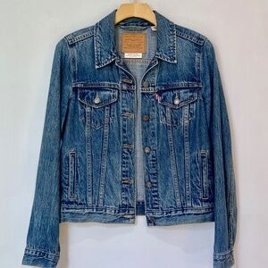 Levi's Original Trucker Jacket in "See Her Run Dark" Wash Size Small